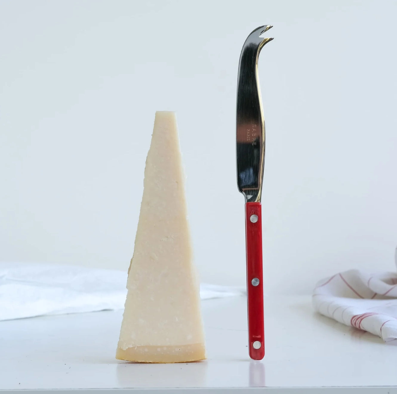 Sabre Cheese Knife Burgundy
