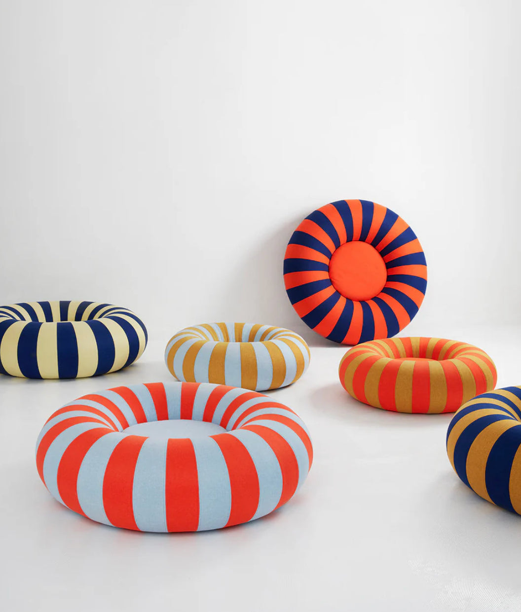 Float Large Dark Blue / Red