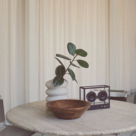 Transparent högtalare small svart på marmorbord