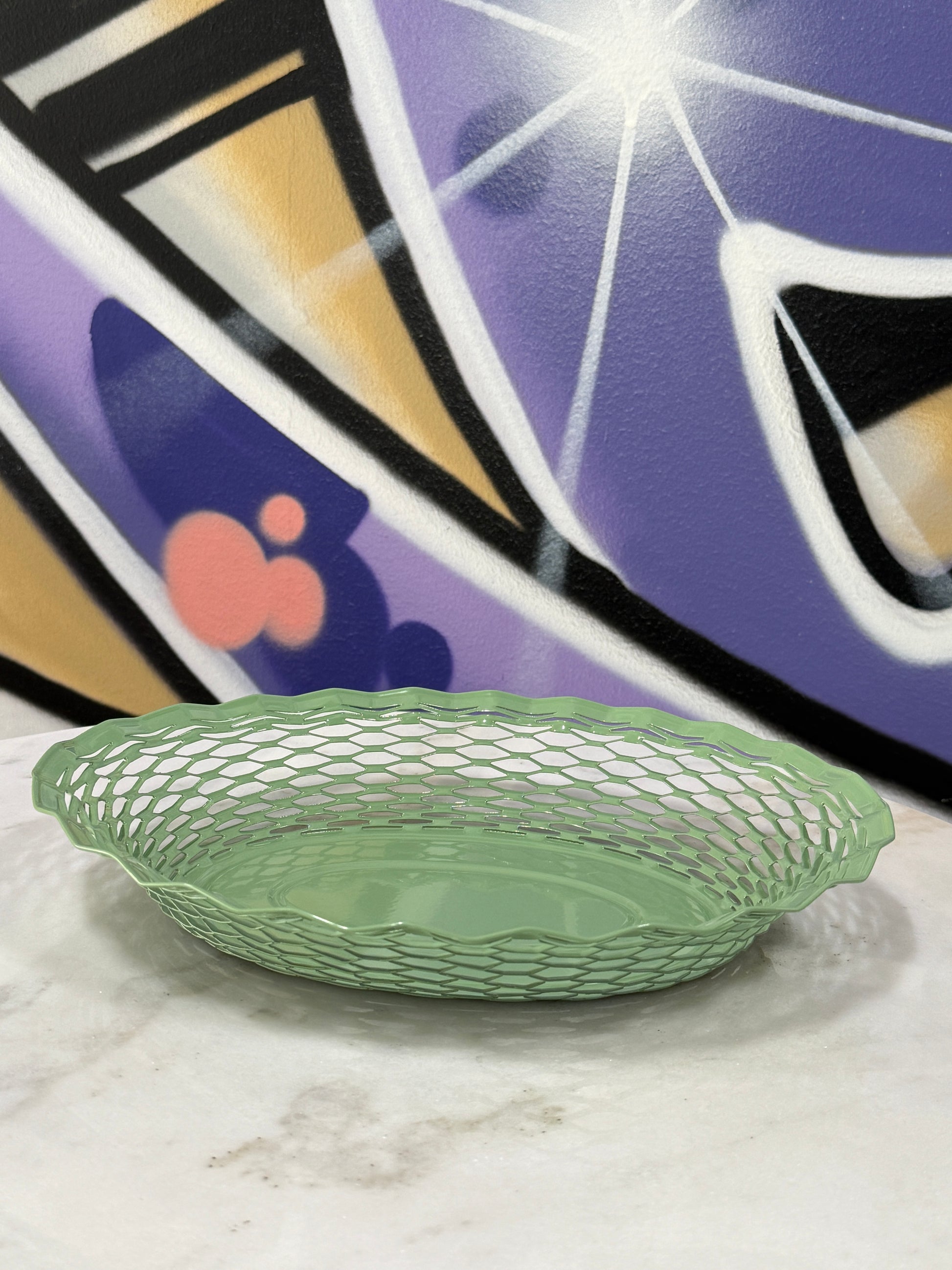 Brödkorg från franska Roger Orfèvre i ljusgrönt fotad på Mon Bistro & Friends