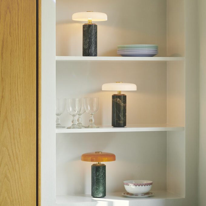 Matkavalaisin, sammal, meripihka