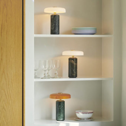 Matkavalaisin, sammal, meripihka