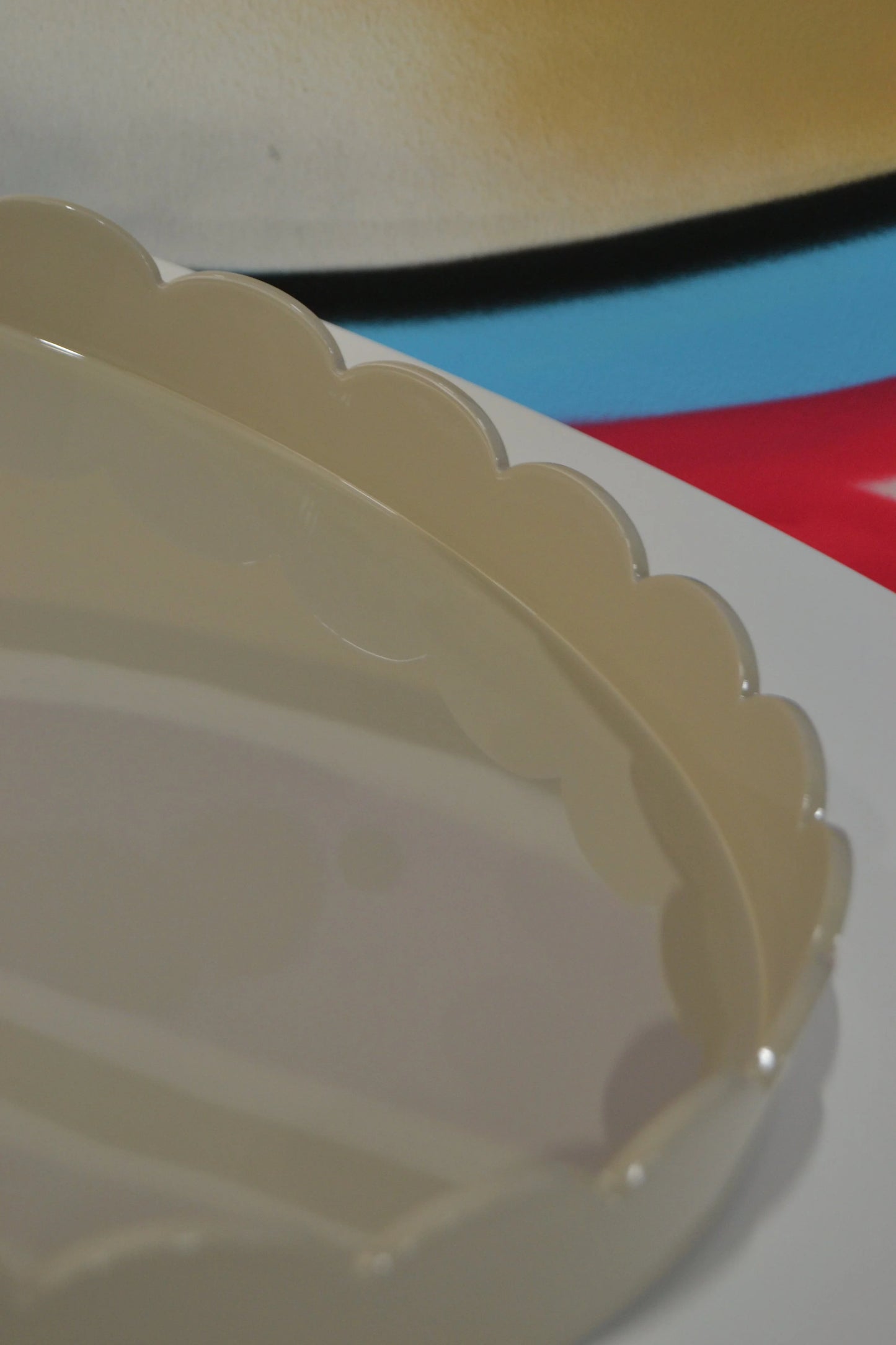 Scalloped Round Large Tray Beige