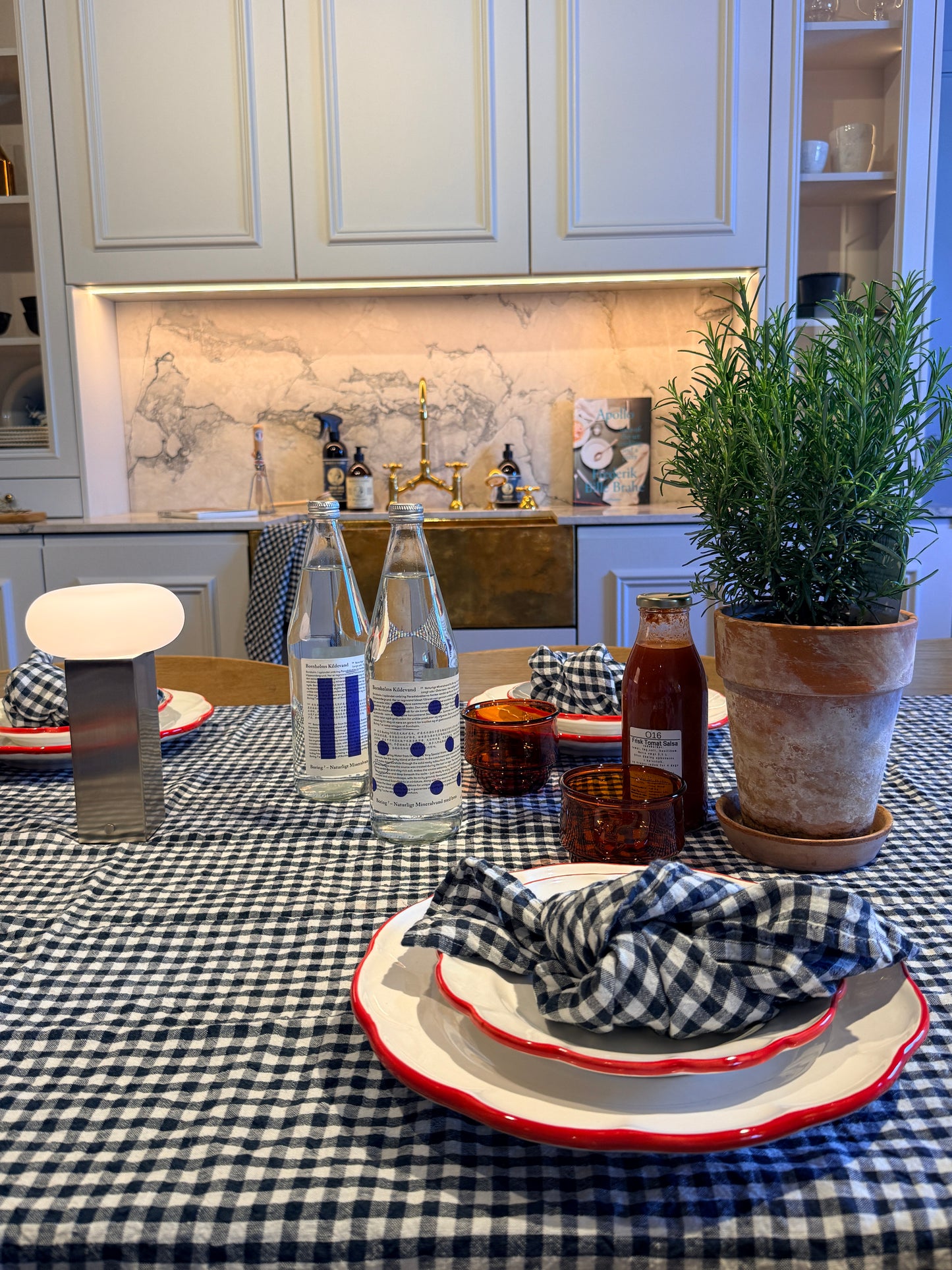 Matala kannettava lamppu terästä