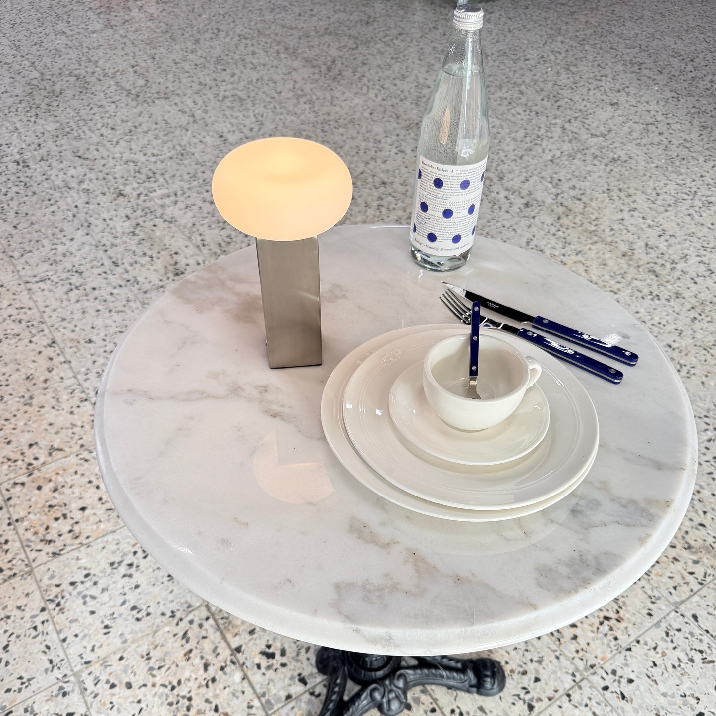 Matala kannettava lamppu terästä