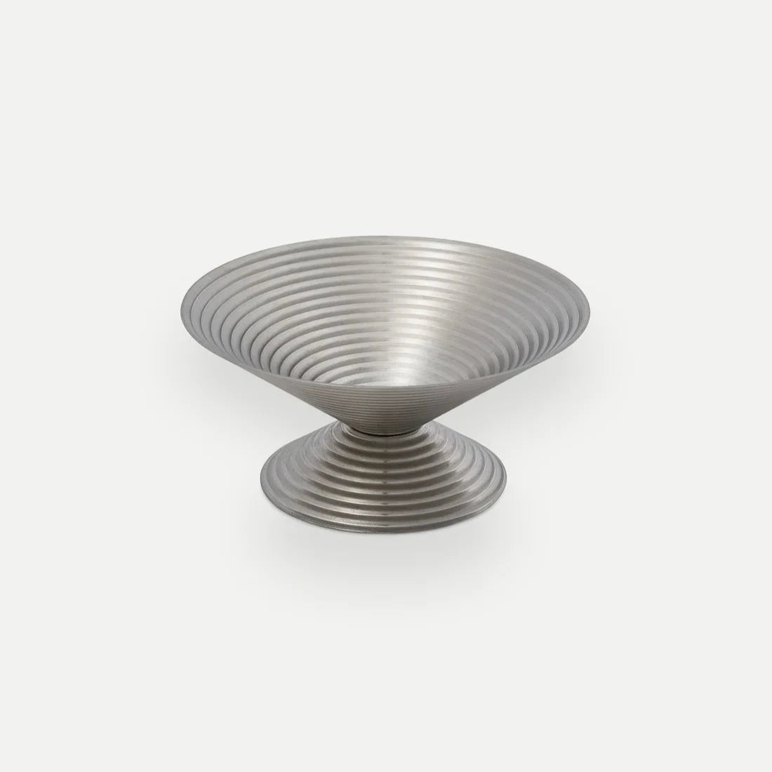 Bägare i rostfritt stål från Service Projects med vit bakgrund