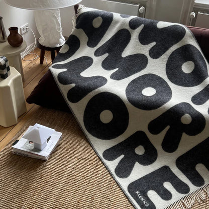 Couverture en laine noire Klekks n° 11 AMORE