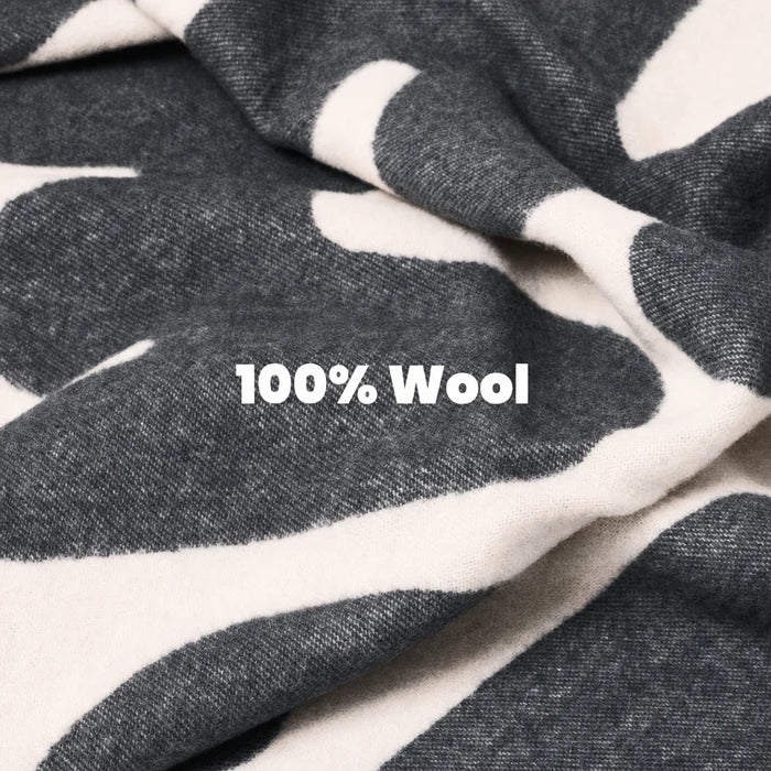 Couverture en laine noire Klekks n° 11 AMORE