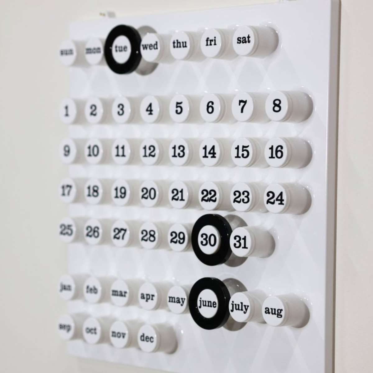 Ring a Date Calendar White