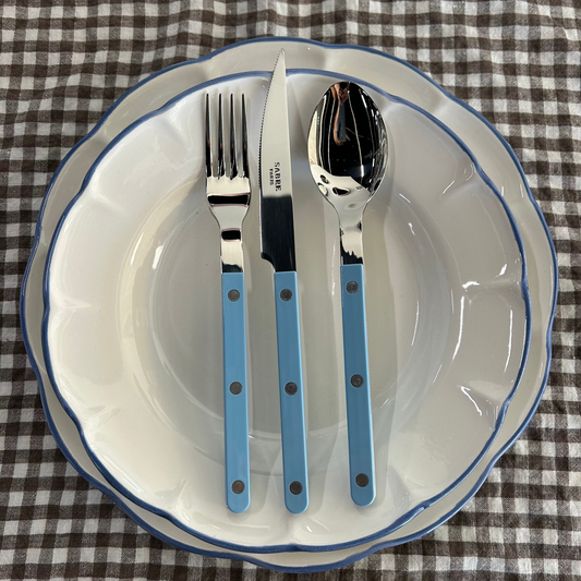 Ljusblå dukning Mon Bistro & Friends