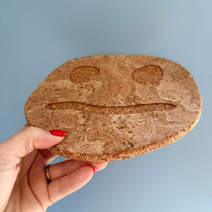 Oscar Cedon Smiley Verwirrter Korkuntersetzer