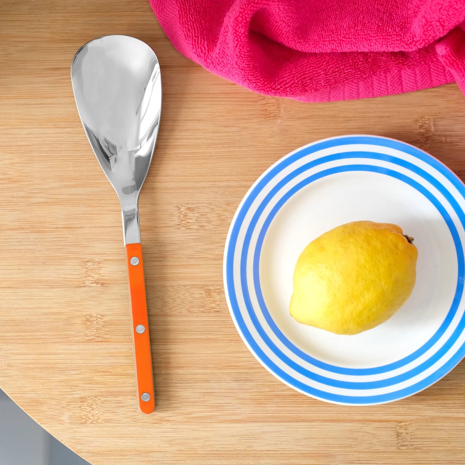 Orange serveringssked från Sabre Paris 