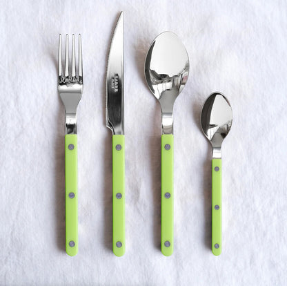 sabre bistrot bestickset limegrön mot vit duk