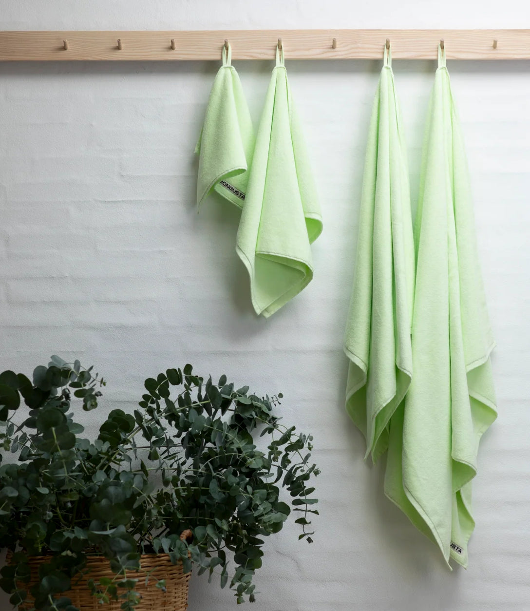 Delicious Towels Solid Lemon Sorbet