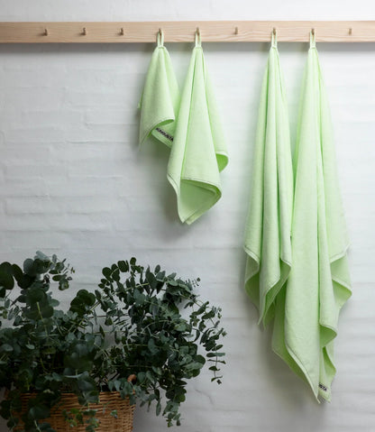 Delicious Towels Solid Lemon Sorbet