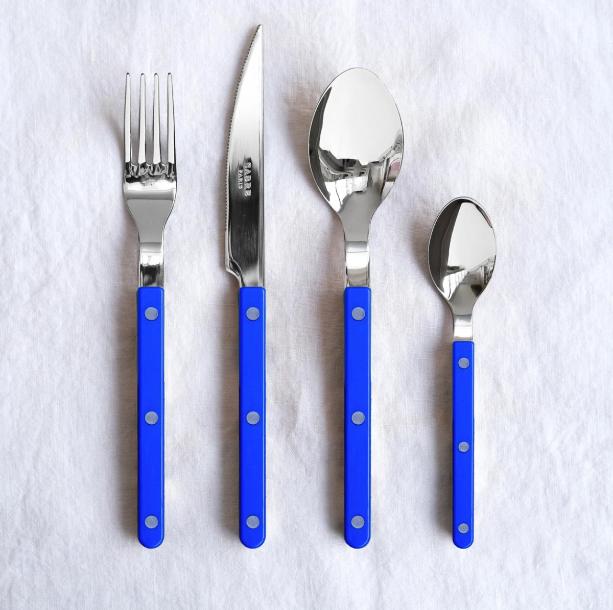 sabre bistrot bestickset på vit duk
