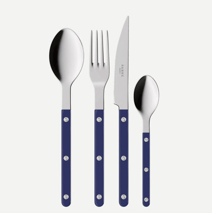 sabre bistrot bestickset marinblå mot vit bakgrund