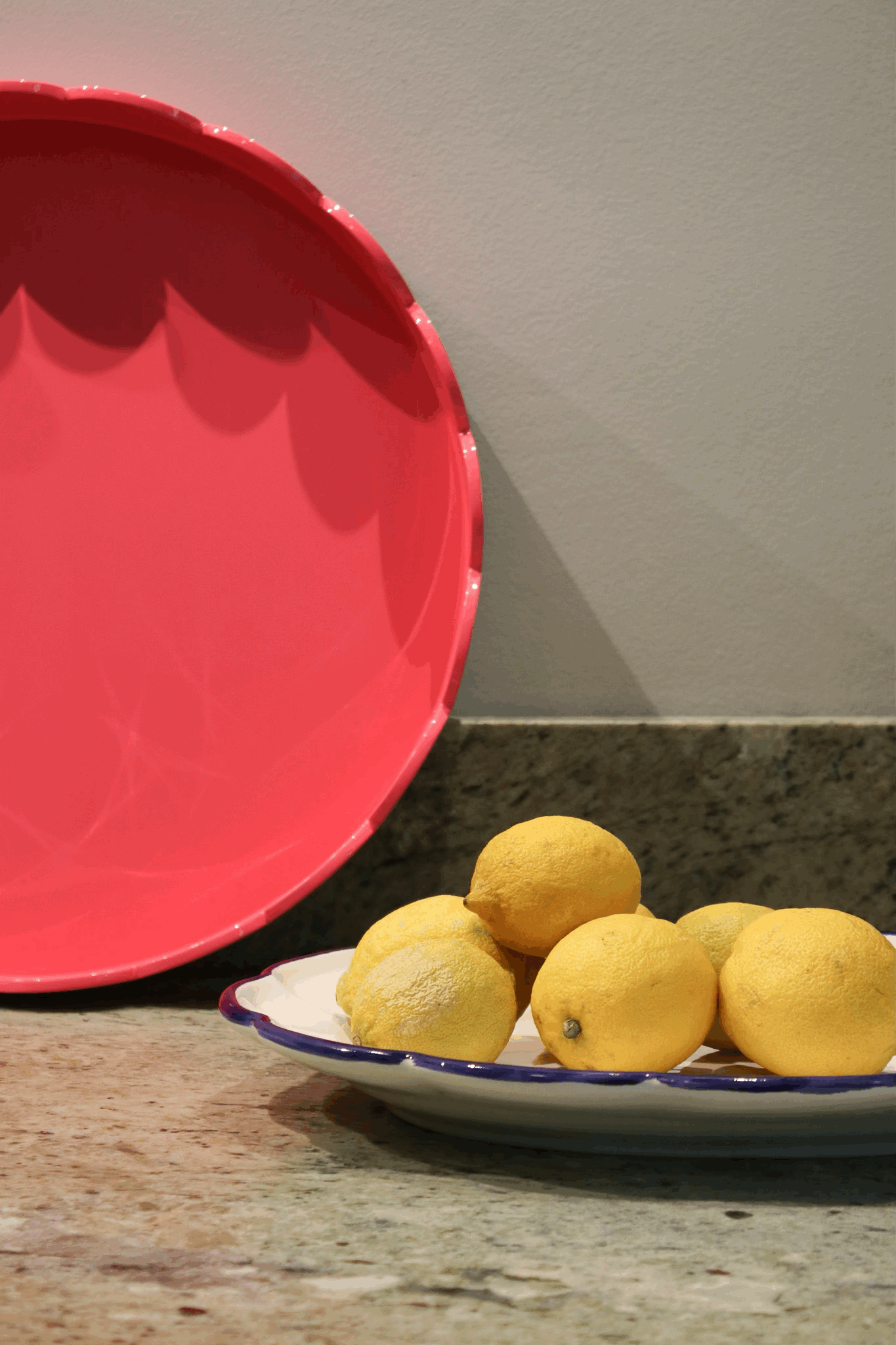 Scalloped Round Medium Tray Watermelon